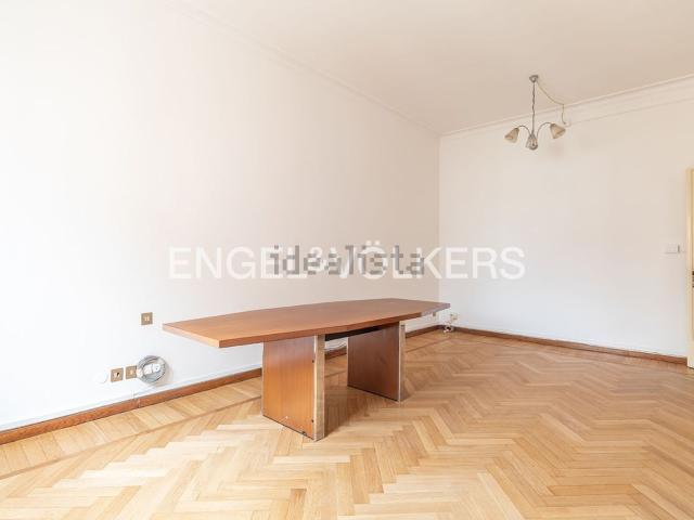 Appartamento in affitto di 140 m² in Via Alessandro Serpieri