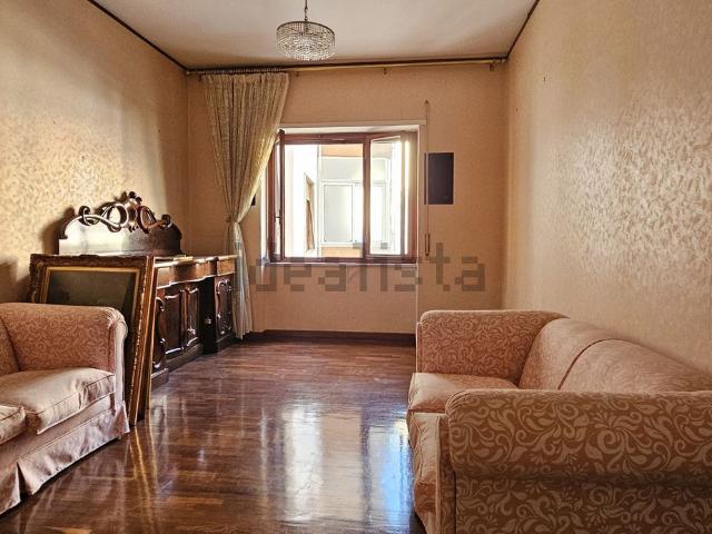 Appartamento in affitto di 140 m² in Via Battistello Caracciolo, 12