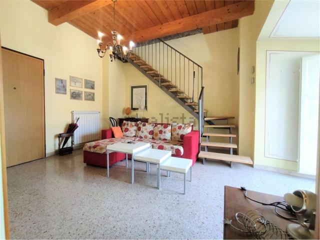 Appartamento in affitto di 140 m² in Via del Pavone
