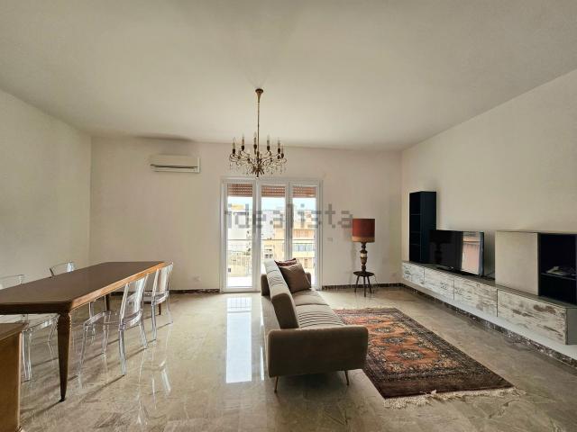 Appartamento in affitto di 140 m² in Via delle Acacie, 27
