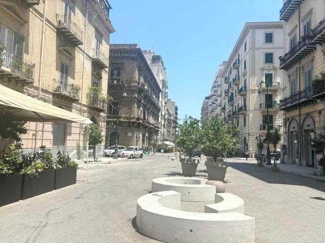 Appartamento in affitto di 160 m² in Via Emerico Amari
