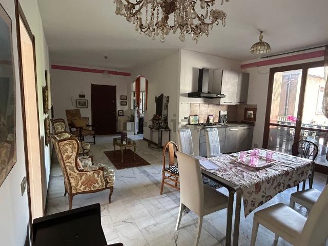 Appartamento in affitto di 140 m² in Via Ernesto Cairoli