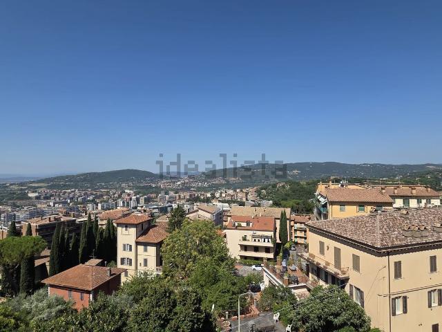 Appartamento in affitto di 140 m² in Via Fiorenzo di Lorenzo, 8