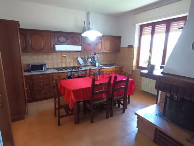 Appartamento in affitto di 140 m² in Via Isolone
