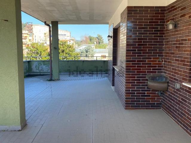 Appartamento in affitto di 140 m² in Via Orti Ginnetti