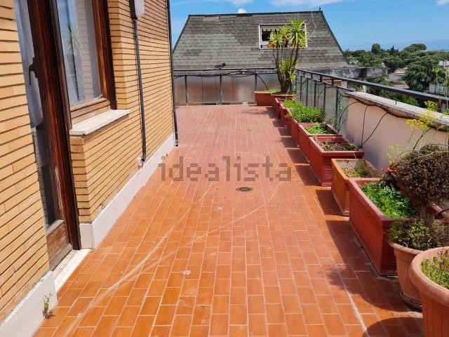 Appartamento in affitto di 140 m² in Via Mompeo, 21