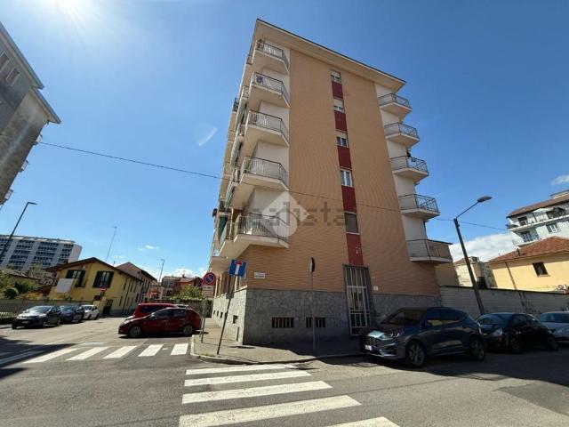 Appartamento in affitto di 140 m² in Via Marco Minghetti, 17