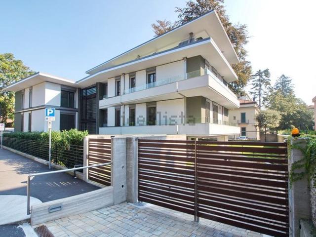 Appartamento in affitto di 140 m² in Via Marcello Benedetto, 10