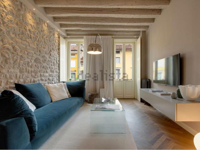 Appartamento in affitto di 140 m² in Via Mercatovecchio