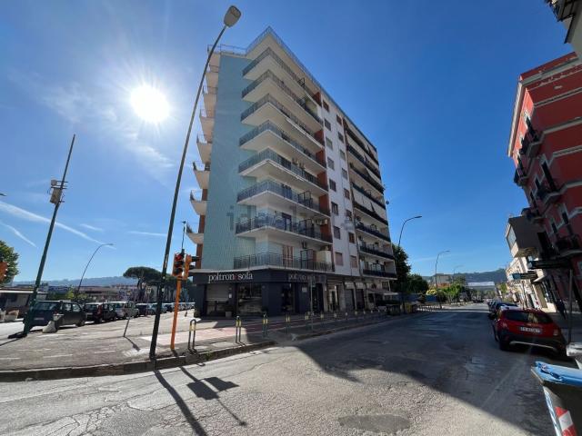 Appartamento in affitto di 140 m² in Via Nuova Agnano, 72