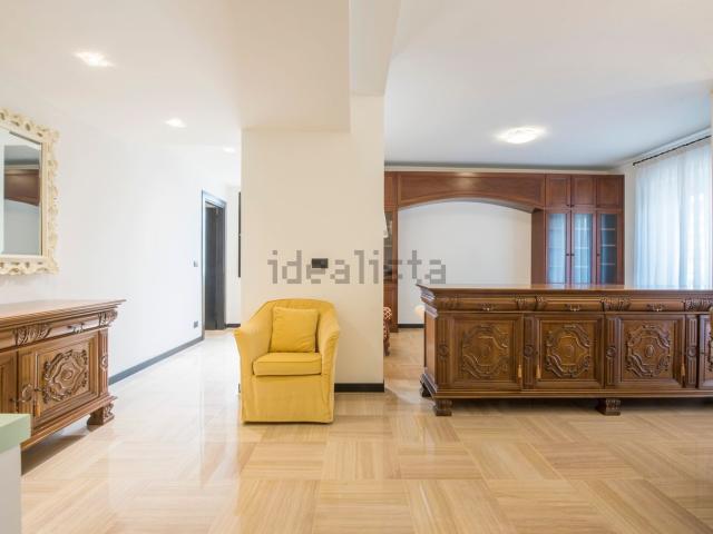 Appartamento in affitto di 140 m² in Via Sabaudia, 8