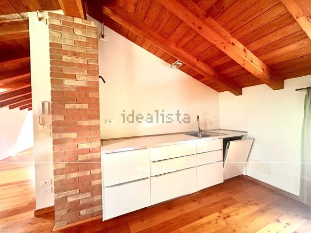 Appartamento in affitto di 140 m² in Via Sant&apos Elena