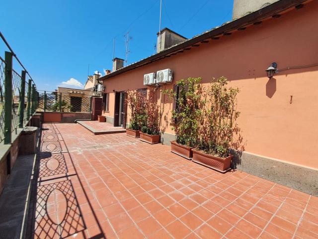 Appartamento in affitto di 140 m² in Via Quattro Novembre