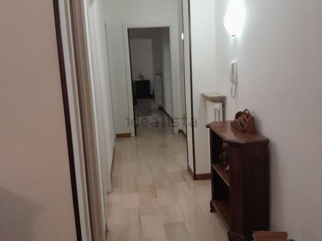 Appartamento in affitto di 140 m² in Via Rossi Antondomenico, 31