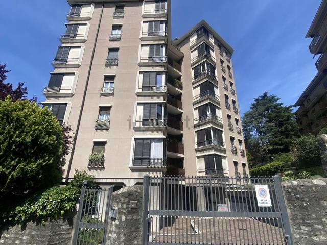 Appartamento in affitto di 140 m² in Via Rezzonico, 61