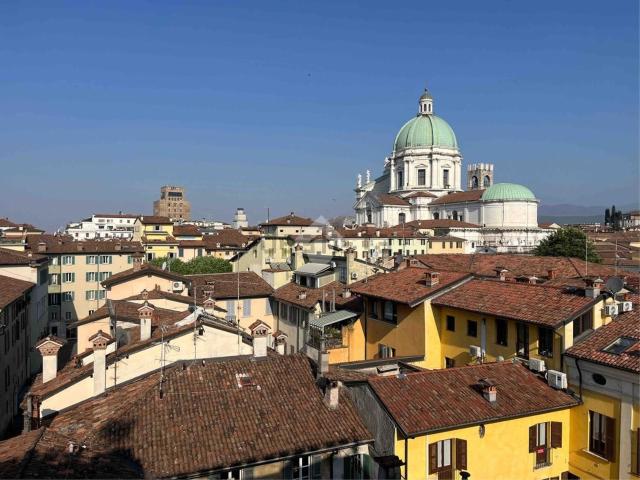 Appartamento in affitto di 140 m² in Via Tosio, 1