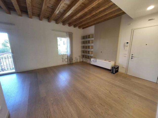 Appartamento in affitto di 140 m² in Corso Antonio Fogazzaro