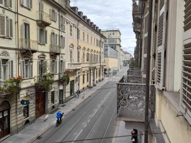 Appartamento in affitto di 141 m² in Via Accademia Albertina, 21