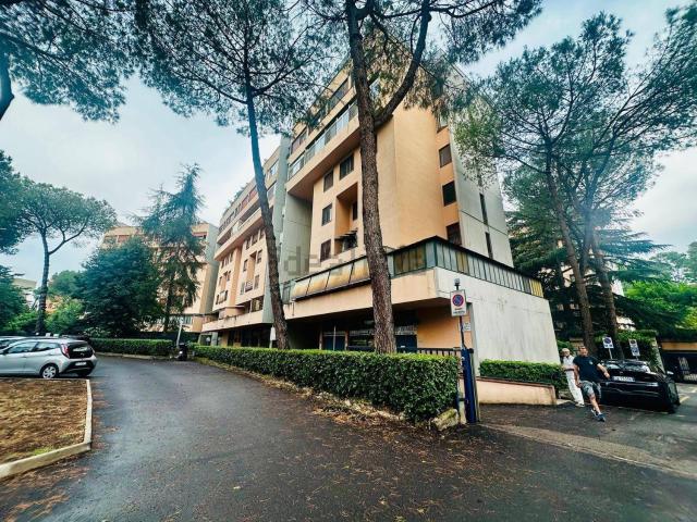 Appartamento in affitto di 141 m² in Via Alberto Ascari, 247