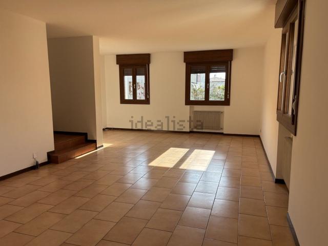 Appartamento in affitto di 142 m² in Via Costa Calcinara