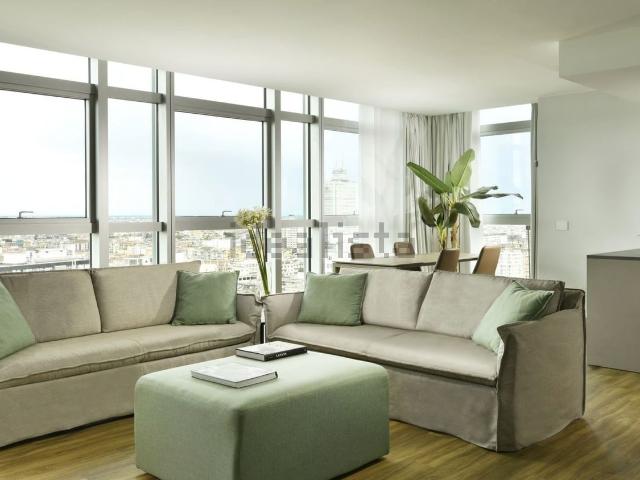 Appartamento in affitto di 143 m² in Via Alfredo Campanini, 12