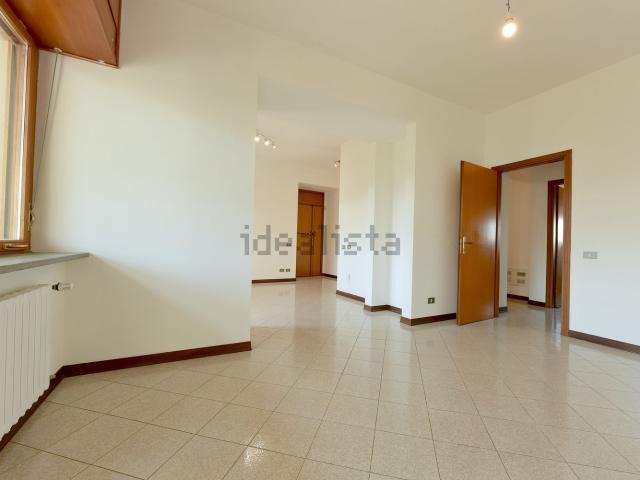 Appartamento in affitto di 144 m² in Via Paolo Barison, 42