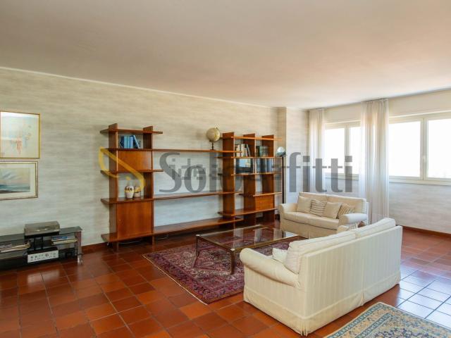 Appartamento in affitto di 145 m²