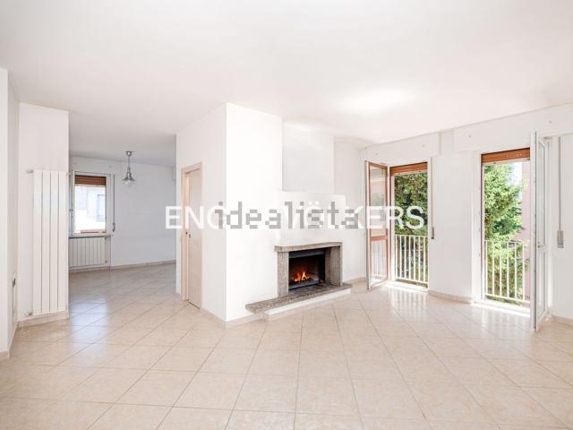 Appartamento in affitto di 145 m² in Via Cavour, 98