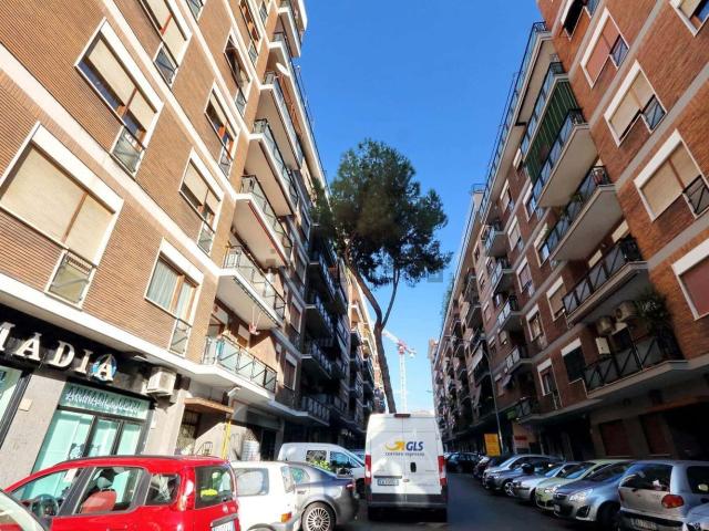 Appartamento in affitto di 145 m² in Via Cerreto di Spoleto, 9