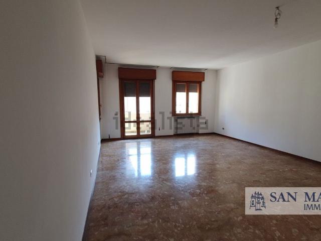 Appartamento in affitto di 145 m² in Via Battista da Vicenza, 13