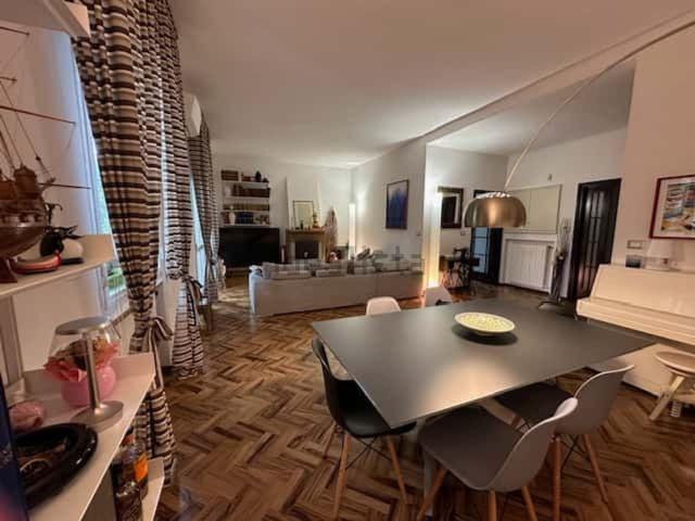 Appartamento in affitto di 145 m² in Via Giovan Battista Gandino, 59