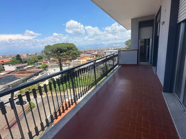 Appartamento in affitto di 145 m² in Via Emilio Scaglione