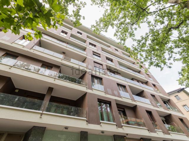 Appartamento in affitto di 145 m² in Via Francesco Melzi d&apos Eril, 3