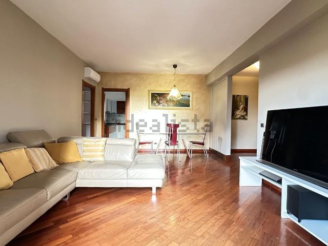Appartamento in affitto di 145 m² in Via Johann Sebastian Bach