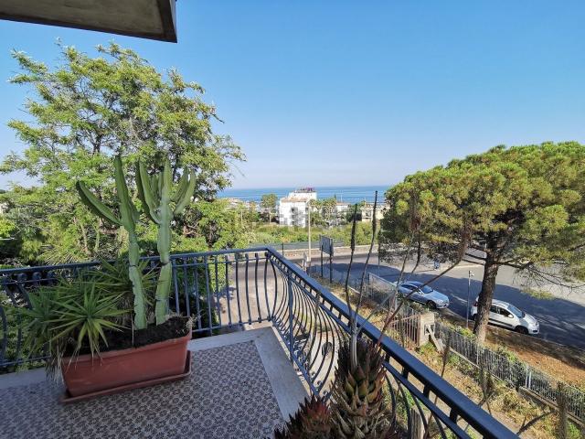 Appartamento in affitto di 145 m² in Via livorno, 161