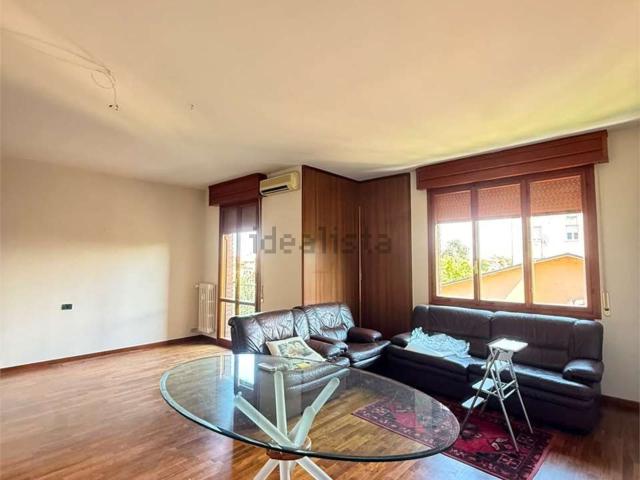 Appartamento in affitto di 145 m² in Via Luigi Vaccari