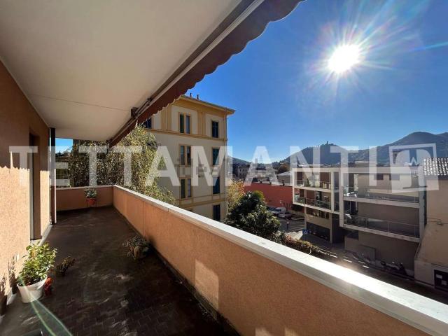 Appartamento in affitto di 145 m² in Via Zezio, 45
