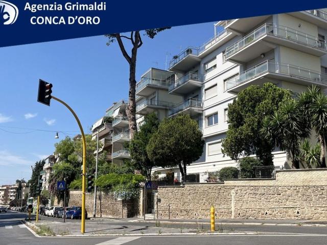 Appartamento in affitto di 147 m² in Via Prisciano, 25