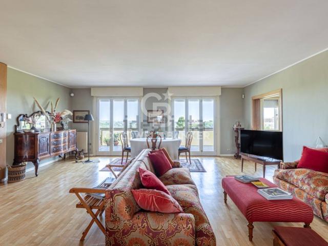 Appartamento in affitto di 147 m² in Viale Cortina d&apos Ampezzo