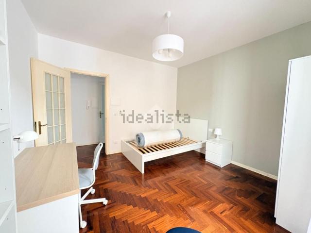 Appartamento in affitto di 148 m² in Via Paolo Emiliani Giudici, 172