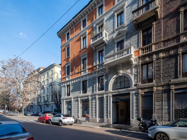 Appartamento in affitto di 149 m² in Via G. Leopardi, 26