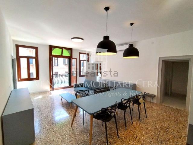 Appartamento in affitto di 149 m² in Calle Larga Dorsoduro Calle Larga Ragusei