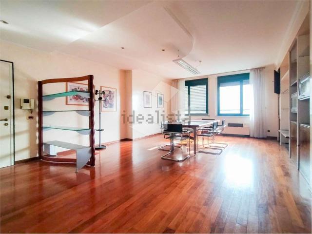 Appartamento in affitto di 150 m²