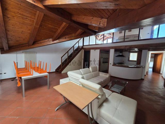 Appartamento in affitto di 150 m²