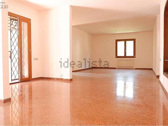 Appartamento in affitto di 150 m²