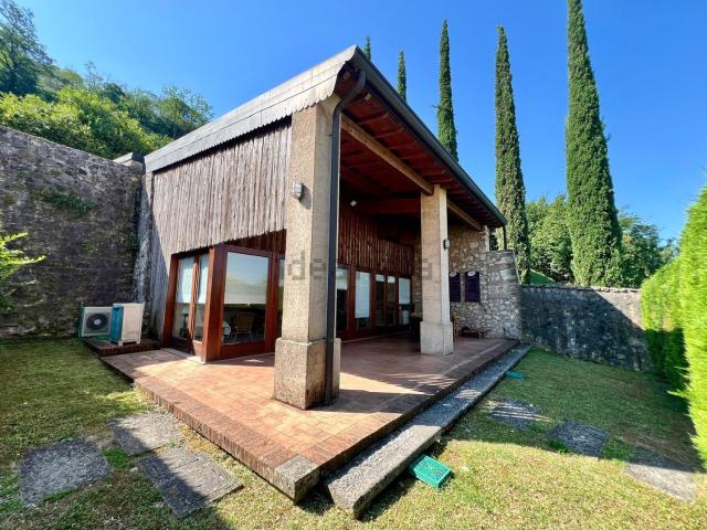 Appartamento in affitto di 150 m² in Via Costa Fredda, 1