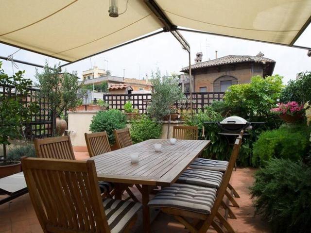 Appartamento in affitto di 150 m² in Via Giulio Cesare Santini