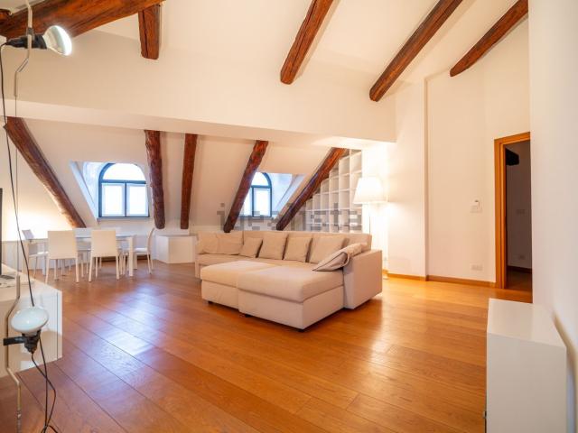 Appartamento in affitto di 150 m² in Via Giuseppe Barbaroux, 1