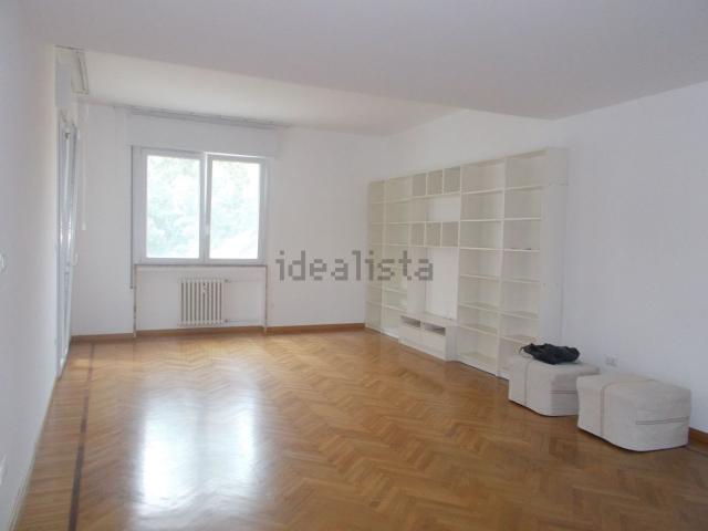 Appartamento in affitto di 150 m² in Via Giuseppe Mentessi