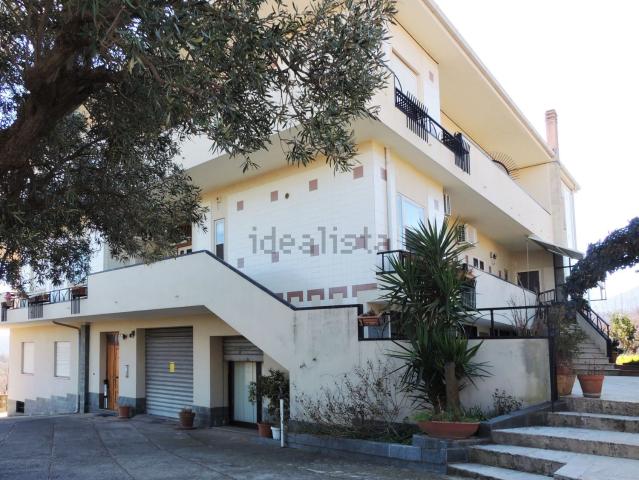 Appartamento in affitto di 150 m² in Via Giacomo Leopardi, 22